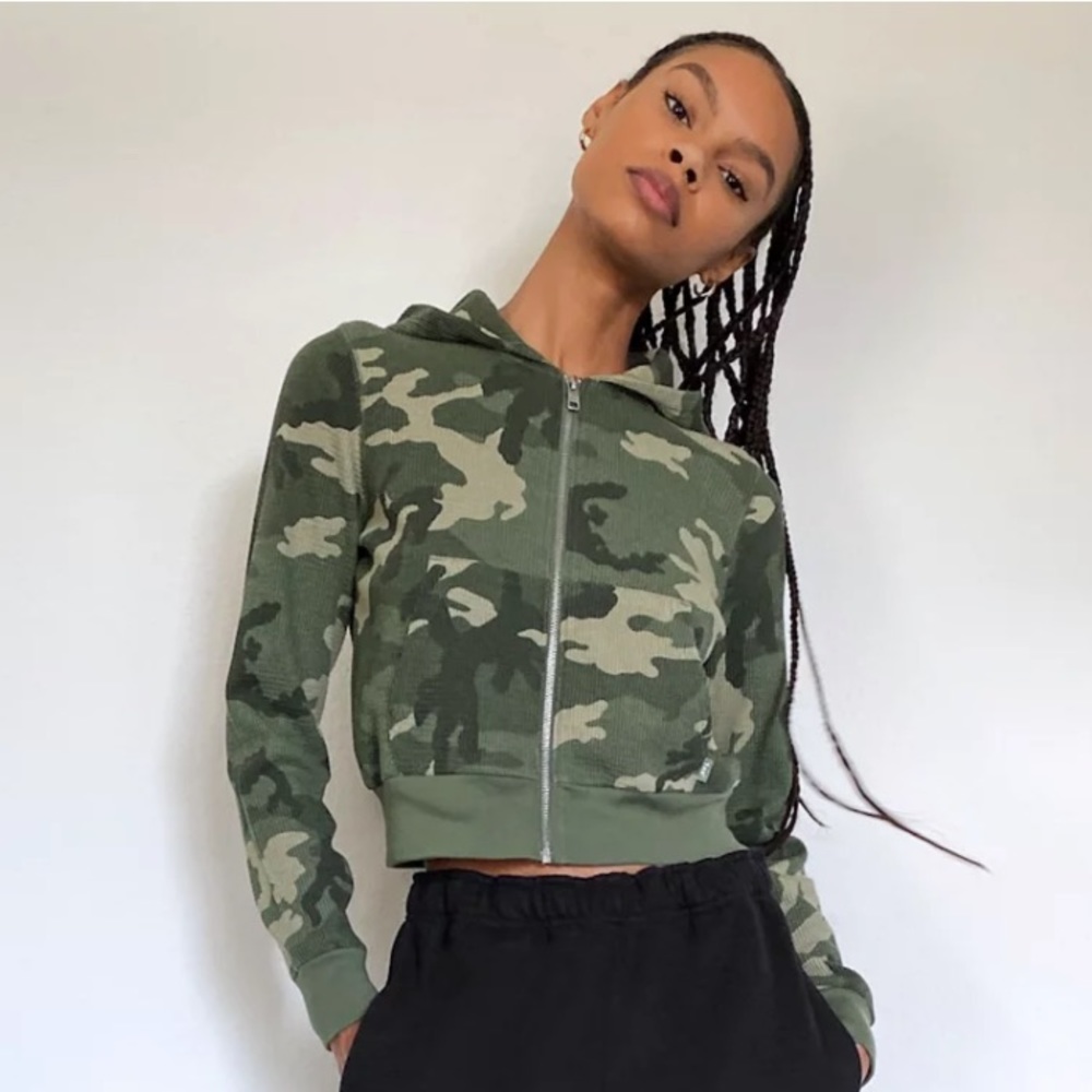 Aritzia TNA camo waffle cropped zip up jacket